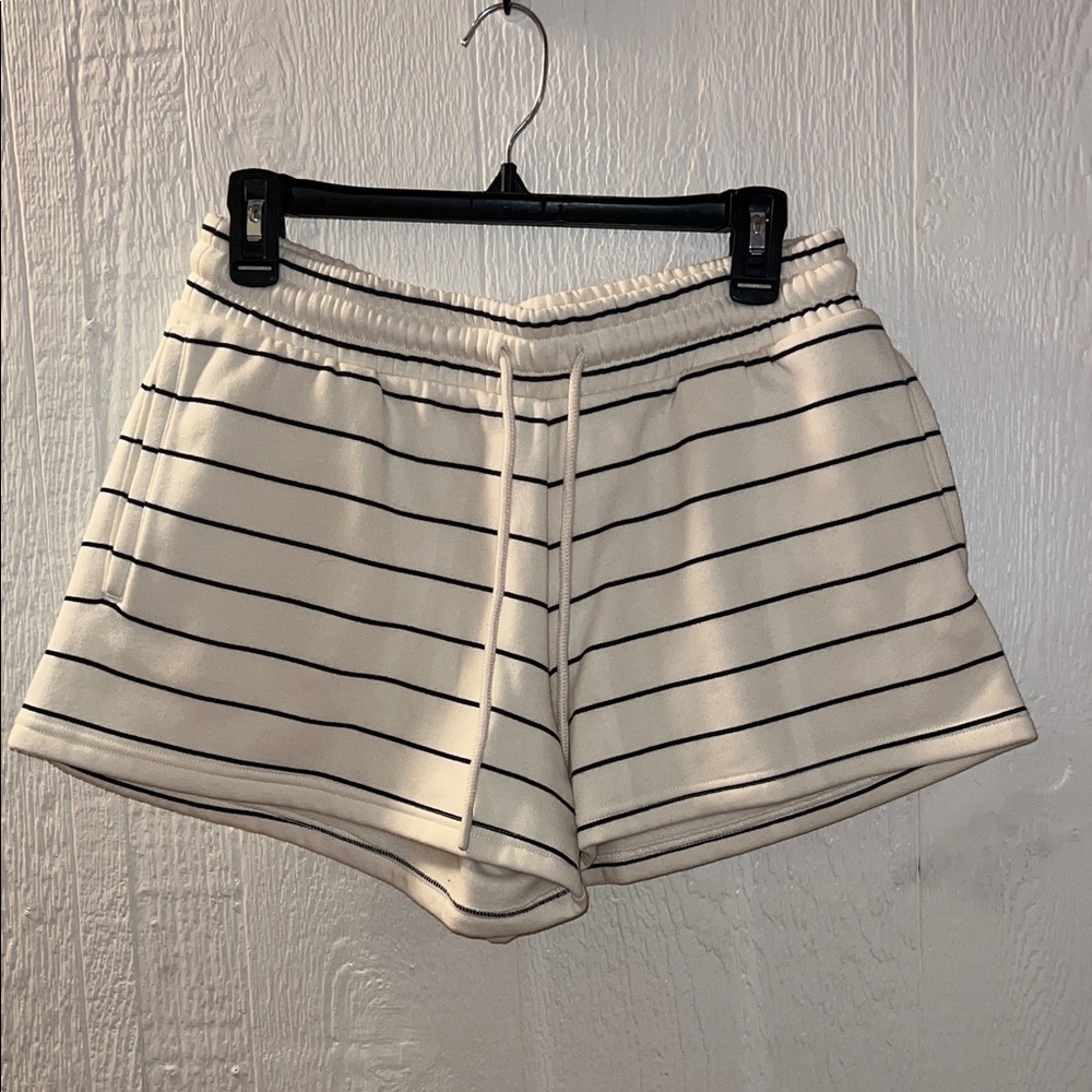 Universal Thread Women’s Shorts – Small - Striped – NWT